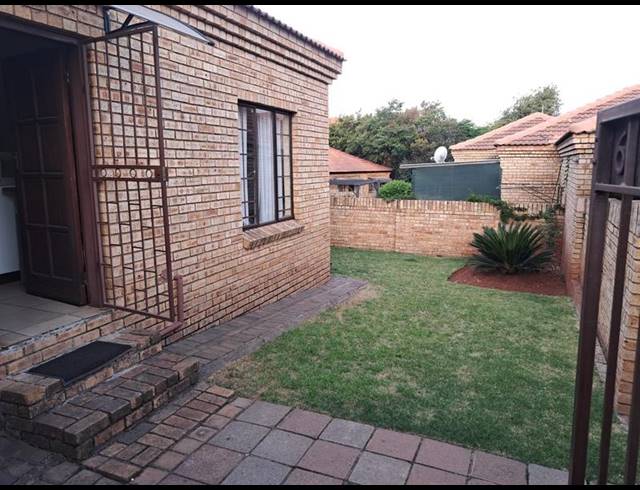 3 BEDROOM TOWNHOUSE FOR SALE IN KENMARE